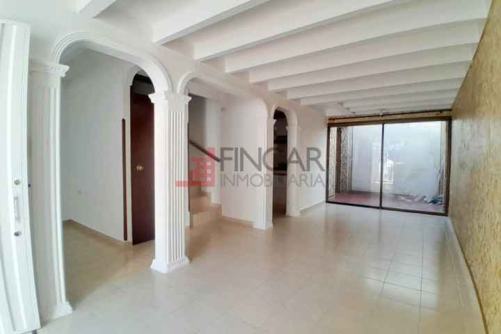 Calle 204a # 38a-132