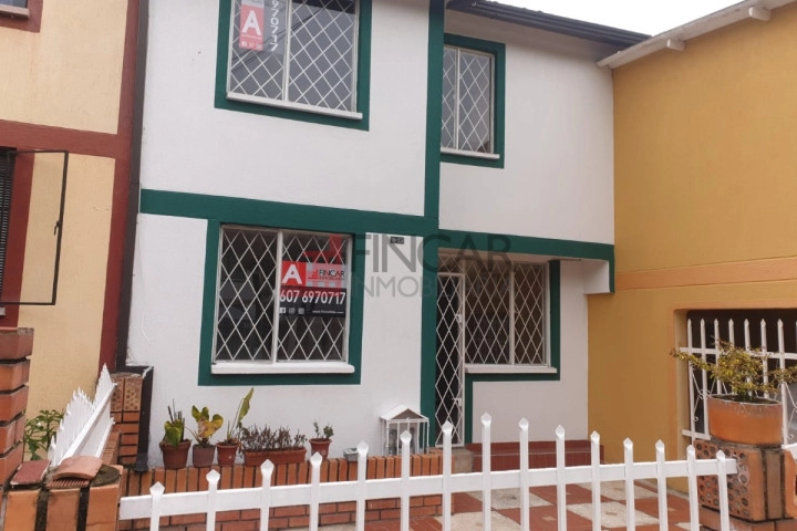 Calle 204a # 38a-132