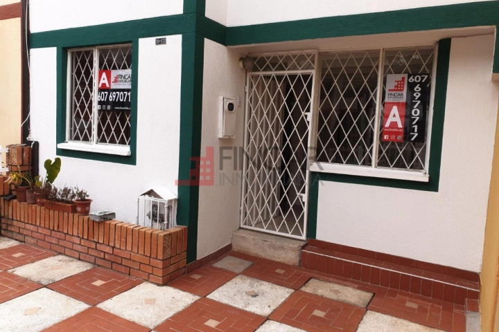Calle 204a # 38a-132
